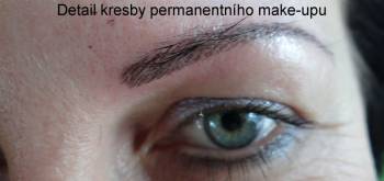 Detail kresby obočí vláskovou metodou